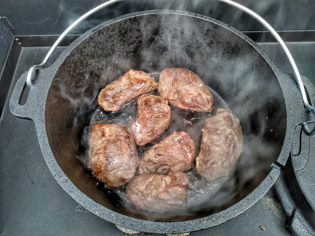 Iberico Schweinebäckchen im Dutch Oven