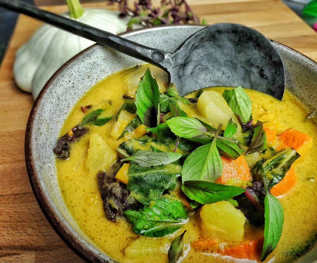 Grünes Thai Kürbis Curry aus dem Dutch Oven