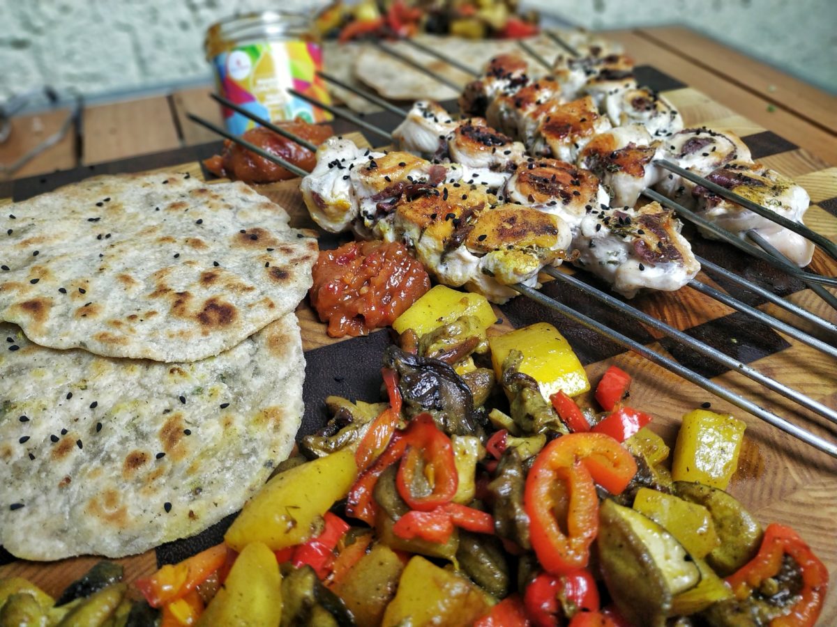 Indische Hähnchenspieße von der Feuerplatte - Chopstick BBQ