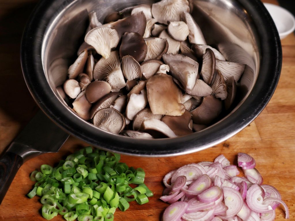 Thailändischer Wildpilzsalat mit Austernseitlingen