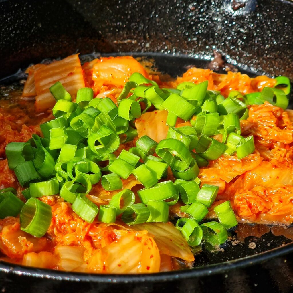 Kimchi mit Frühlingszwiebeln