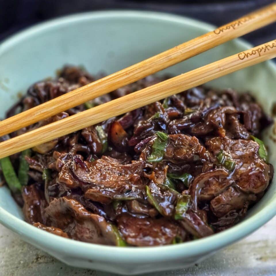 Rindfleisch-Zwiebeln mit Austernsauce Stir Fry aus dem Wok