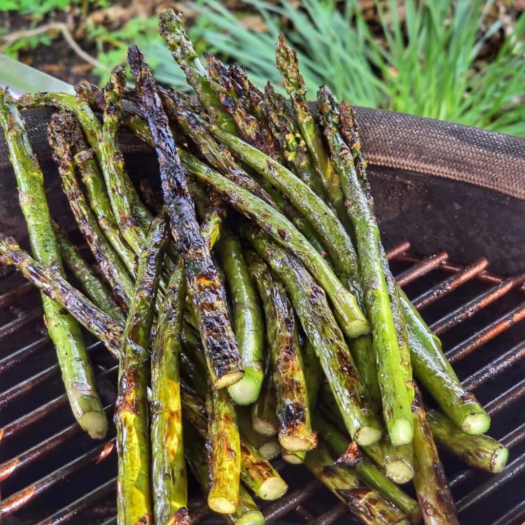 Grilled green asparagus